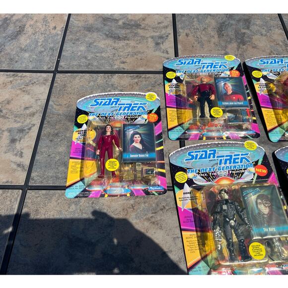 7 Star Trek Playmates 1993 Sky Box Collector Card Included New in Box - Picture 4 of 10
